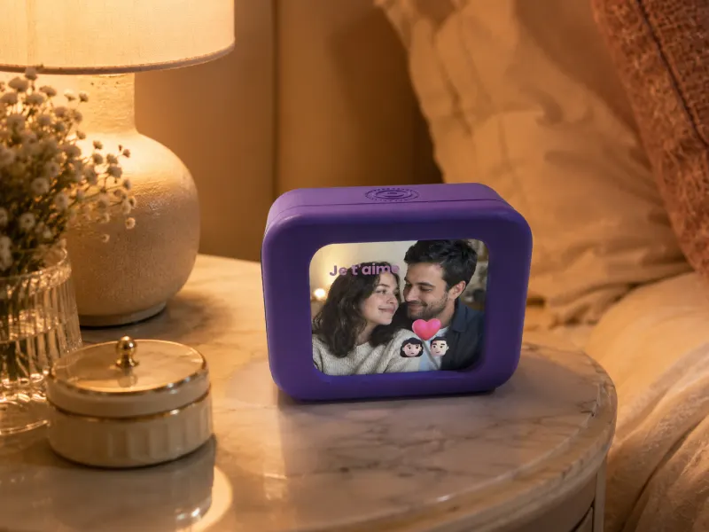 Boîte à Cœur XS3 sur une table de chevet